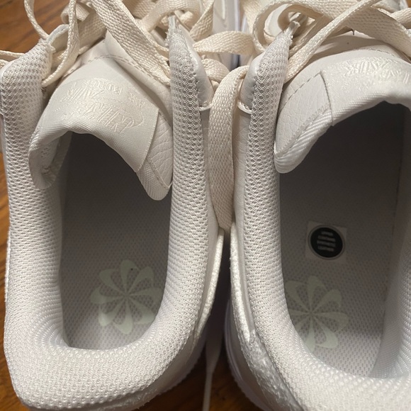 Nike Women’s Air Force 1 07 sneakers - size 8 - NWOT - Picture 4 of 7